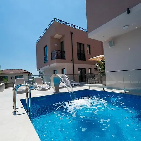 Luxury With Shared Pools - Evianamar Ii *