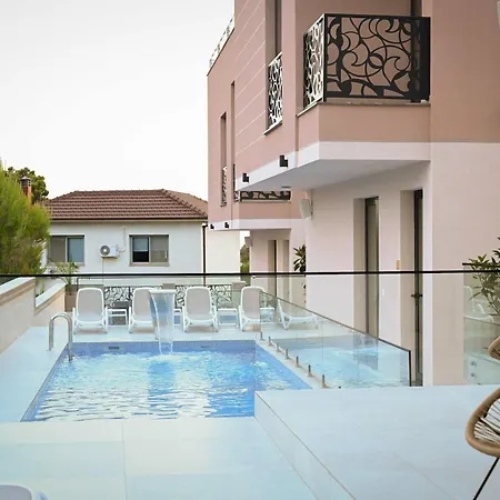 Luxury With Shared Pools - Evianamar Ii